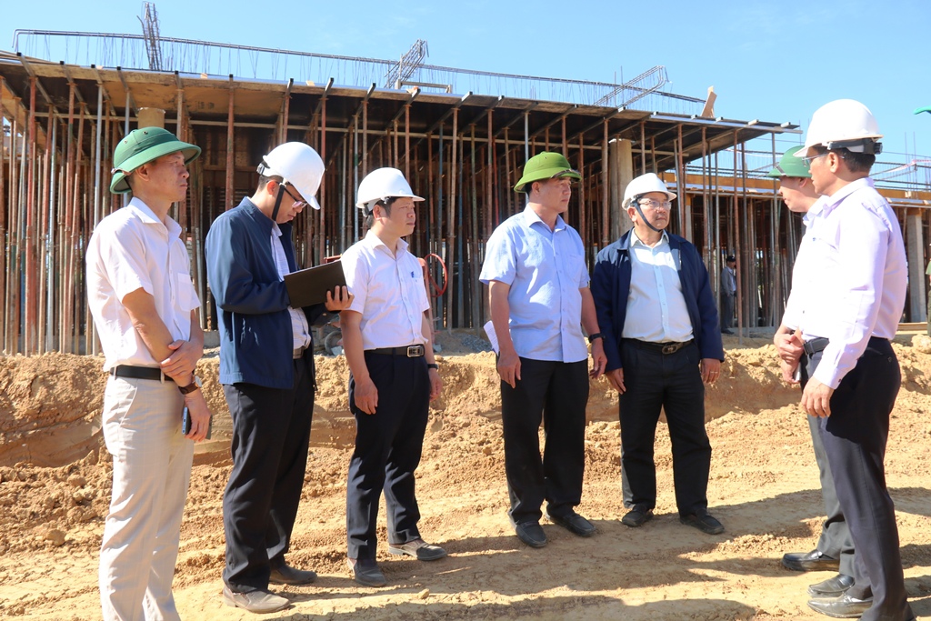 Phó Chủ tịch UBND tỉnh Nguyễn Thiên Văn kiểm tra tiến độ xây dựng các trường học khu vực biên giới tỉnh